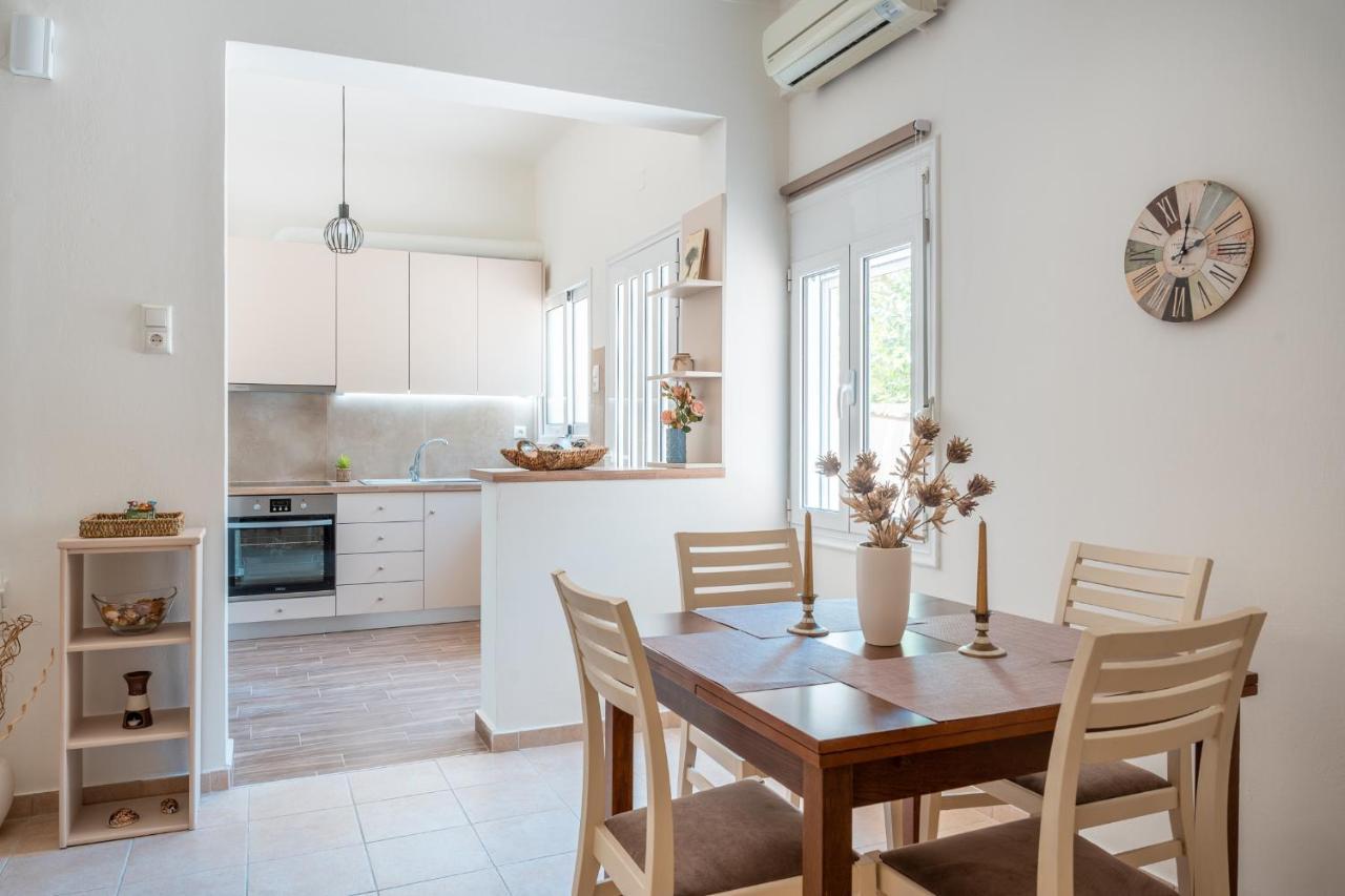 Stylish Central Renovated Apartment Ираклио Екстериор снимка