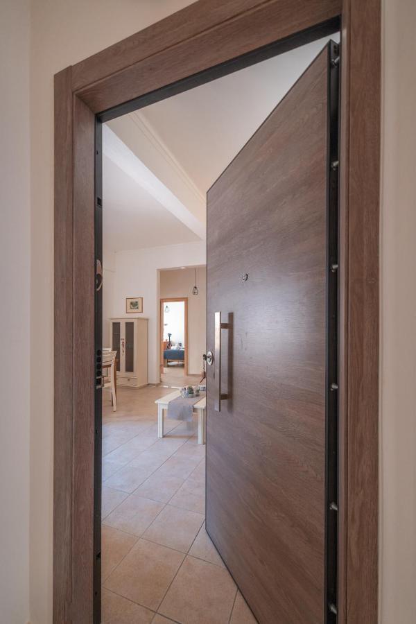 Stylish Central Renovated Apartment Ираклио Екстериор снимка